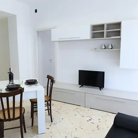 Balcone Giglio Чефалу
